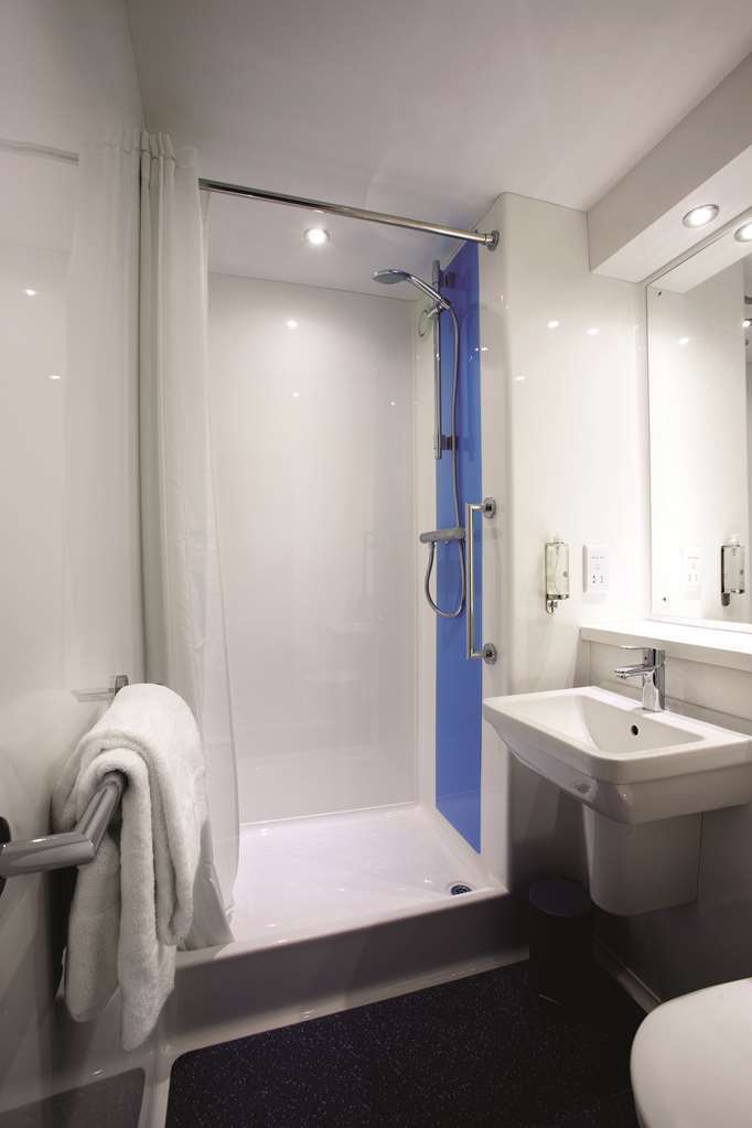 Travelodge Warrington Lowton Habitación foto