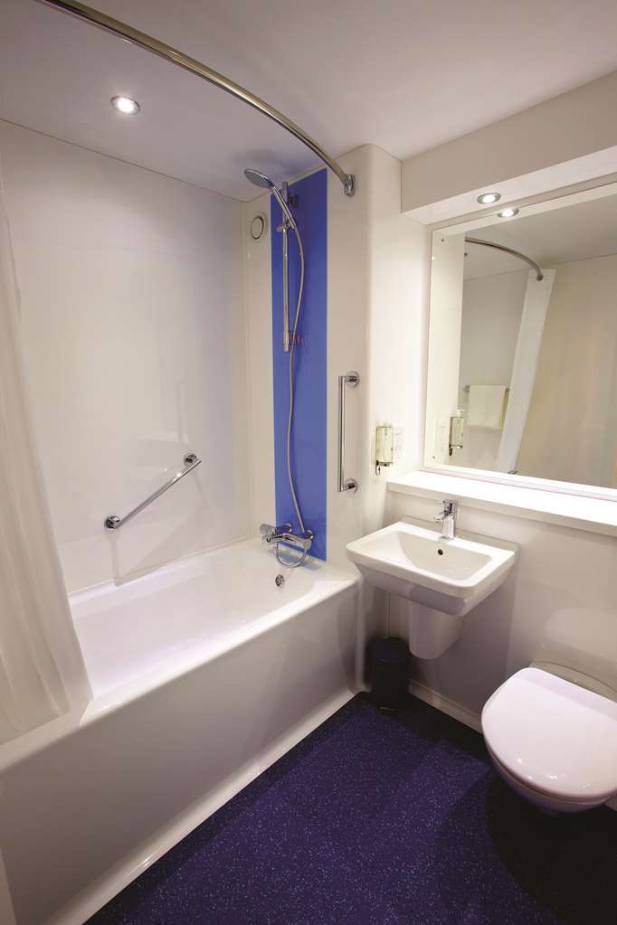 Travelodge Warrington Lowton Habitación foto