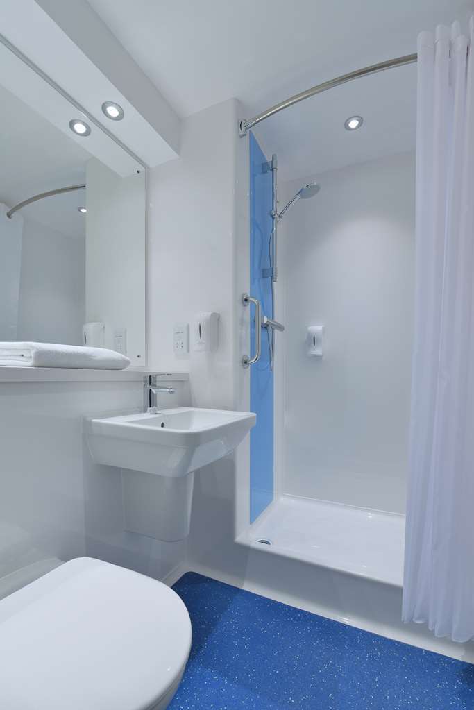 Travelodge Warrington Lowton Habitación foto